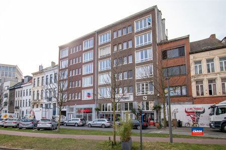 Gerenoveerd appartement met 2 slaapkamers en ruim terras - Foto 2