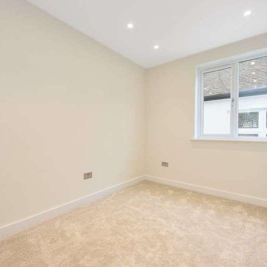 Finchley Road, Golders Green, NW11 - Photo 1