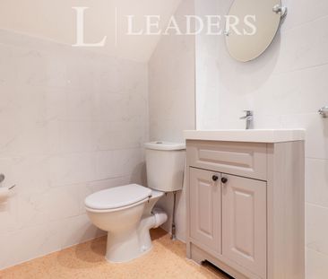 studio to rent Lewisham High Street, London, SE13 - Photo 3