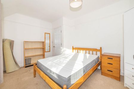 6 bedroom semi-detached house to rent - Photo 3