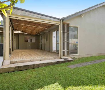 Spacious 4 Bedroom Home in Albany - Photo 4