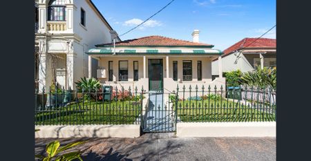 CHARMING DOUBLE FRONTED HOME - Photo 4