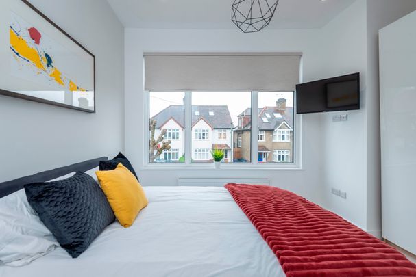 3 BEDROOM & 2 BATHROOM Converted Flat (1st and 2nd Floor) to Ren in London, N12 - Photo 1