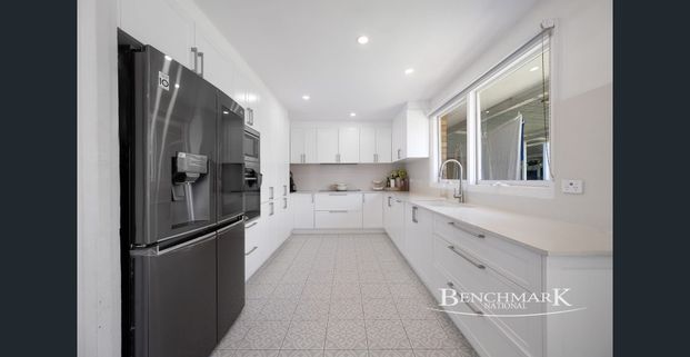 Spacious 3-Bedroom Home with Exceptional Entertaining & Parking – Prime Yagoona Location - Photo 1