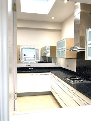 3 bedroom flat to rent - Photo 3