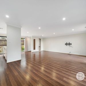 Large Townhouse with Study Area - Photo 2