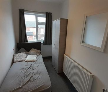 1 bedroom in a house share to rent - Photo 3