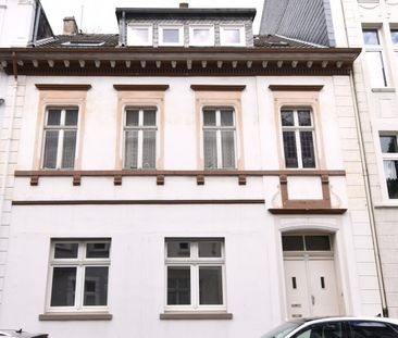 Ohligs, Altbau, 65 m², drei Zimmer, KDB, renoviert, neues Bad, Nähe... - Photo 1