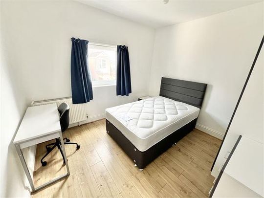 6 bedroom semi-detached house to rent - Photo 1