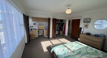 Four bedroom home in Frankleigh Park - Photo 3