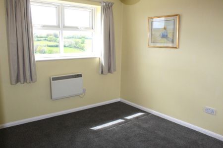 3 bed Terraced - To Let - Photo 2