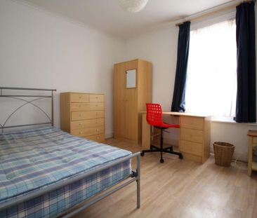 3 bedroom end of terrace house to rent - Photo 5