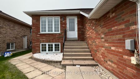 Semi-Detached Home For Lease | S8103276 - Photo 4