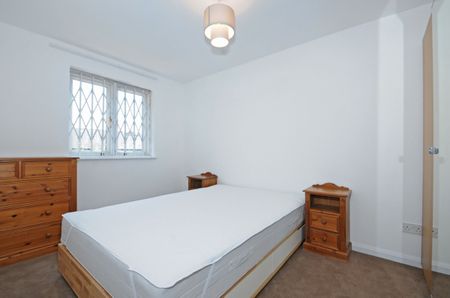 Rotherhithe Street, Surrey Quays, London, SE16 - Photo 3