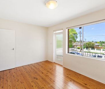Light Filled Two-Bedroom Apartment - Photo 2
