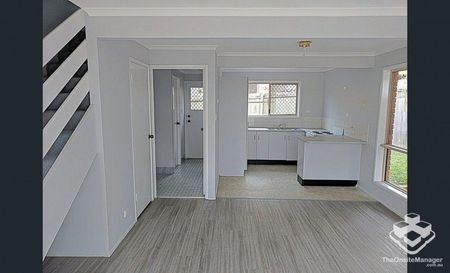 Spacious 2-Bedroom Unit in Logan Central! - Photo 4