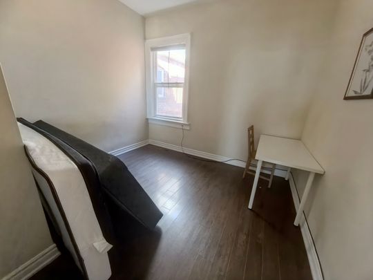 For Lease - Upper 437 Bathurst Street, Toronto, Ontario - Photo 1