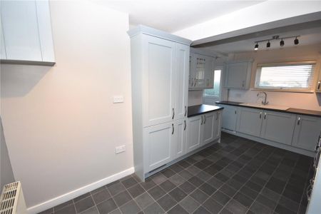 2 bedroom end of terrace house to rent - Photo 5