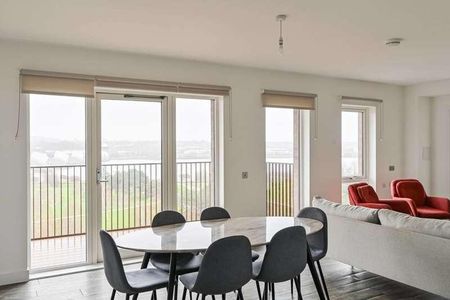 Millet Place, Royal Docks, E16 - Photo 5