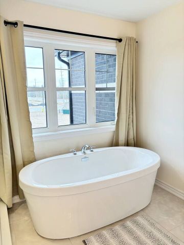 For Lease - 30 Federica Crescent, Wasaga Beach, Ontario - Photo 5