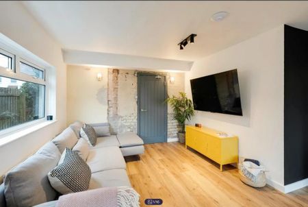 6 bedroom house to rent - Photo 2