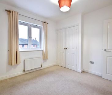 4 bedroom semi-detached house to rent - Photo 5