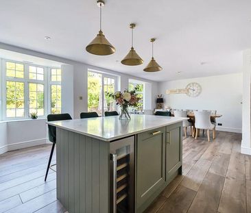 5 bedroom character property to rent - Photo 6