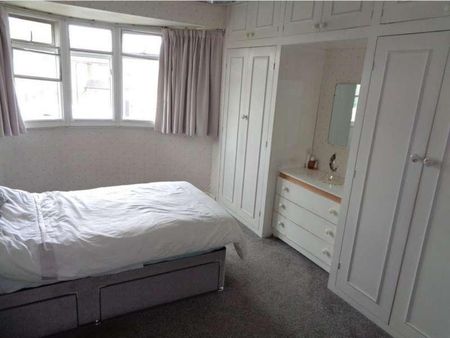 Stanwell Gardens, Stanwell, Staines-upon-thames, Surrey, TW19 - Photo 4