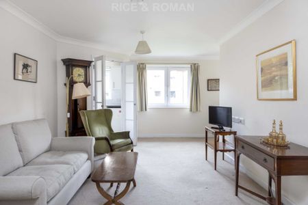 2 Bedroom Apartment, Gibson Court – Hinchley Wood - Photo 5
