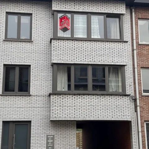 Ruim energiezuinig appartement met 2 slaapkamers in het centrum van Geel! - Photo 1