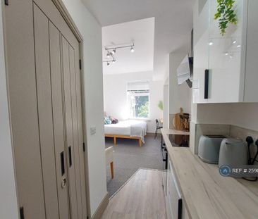 Studio to rent - Photo 6