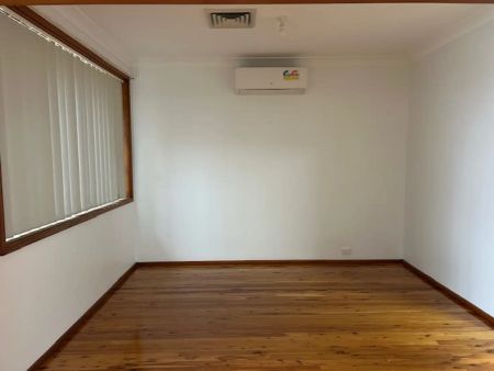 “Freshly painted with newly polished timber floorboards” - Photo 3