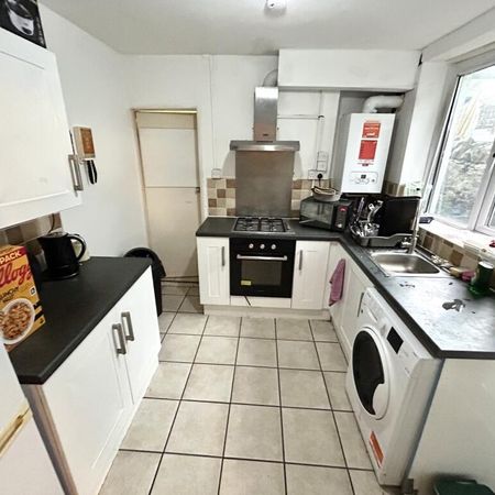 Room in a Shared House, Elford Grove, LS8 - Photo 3