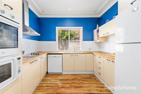 Cozy Family Home in a Convenient Ingleburn Location! - Photo 5