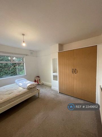 4 bedroom semi-detached house to rent - Photo 4