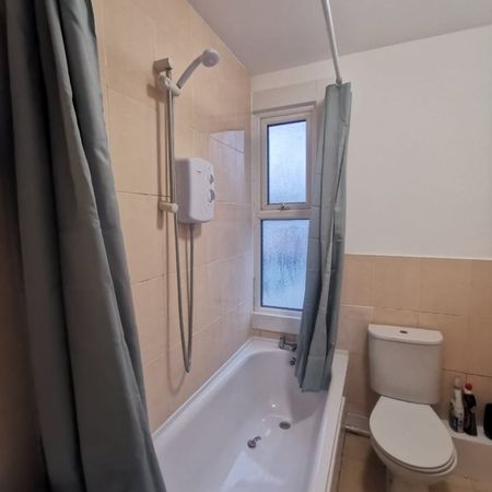 1 Bed Flat, Hart Street, RG1 - Photo 3