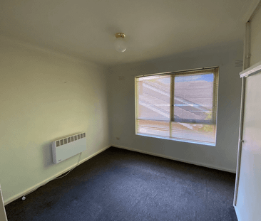 Charming One-Bedroom Flat Moments from Acland Street & St Kilda Beach - Photo 3