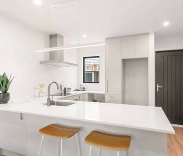 Brand new stylish house with great location - Photo 1