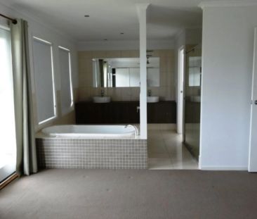 Family Home in the Beautiful Town of Seaside - Photo 6