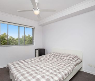 Modern design 2-bedroom apartment avaliable in one week! - Photo 3