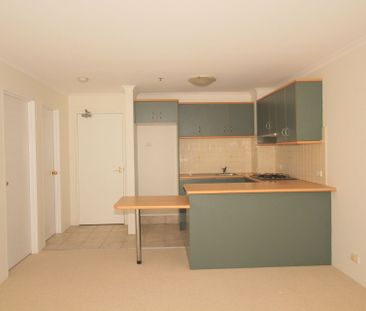 Spacious 1 Bedroom Apartment - Photo 2