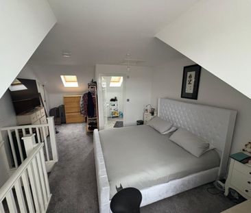 3 bed Town House - To Let - Photo 4