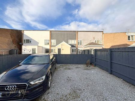 4 bedroom terraced house to rent - Photo 4