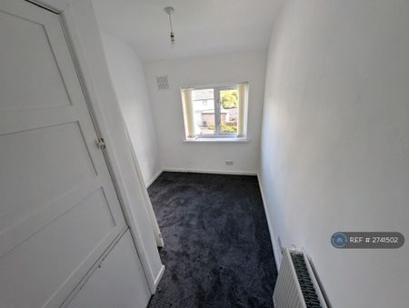 3 bedroom semi-detached house to rent - Photo 3