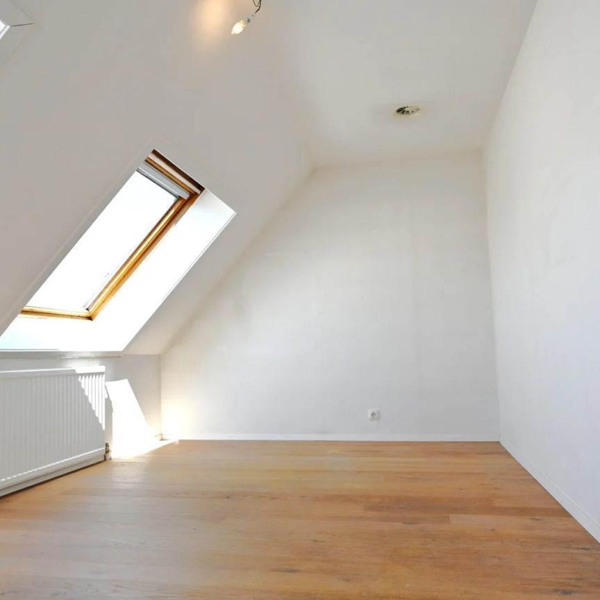 Über den Dächern von Linz – Geräumige 3-Zimmer-Dachgeschosswohnung mit Charme, Ausblick & viel Licht - Photo 1