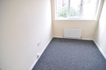 3 bed Terraced - To Let - Photo 5
