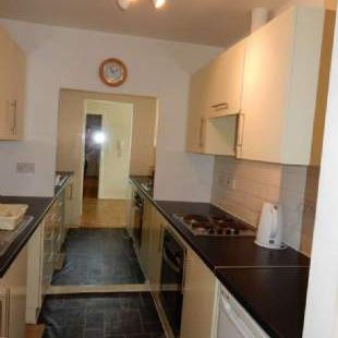 2 bedroom property to rent in London - Photo 1