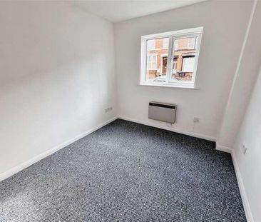 Hampton House,portland Road,rushden,northants, NN10 - Photo 2