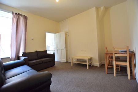 2 bedroom flat to rent - Photo 3