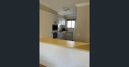 Great Location 3 Bedroom 2 Bathroom - Photo 4